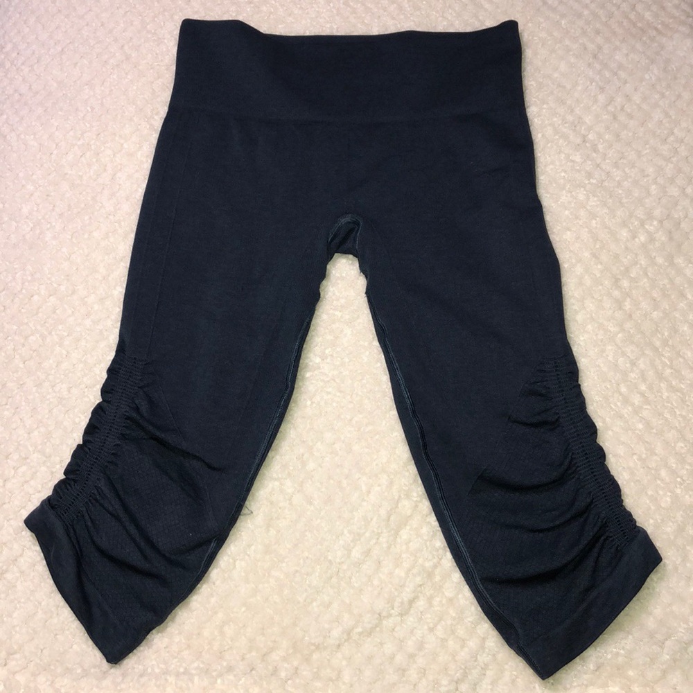 Lululemon in the flow crops